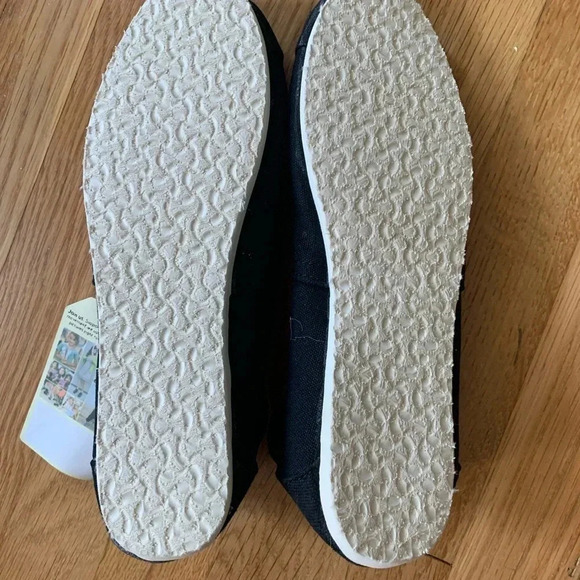 💖HOST PICK💖 TOMS never worn basic black men’s 12 - Picture 6 of 8